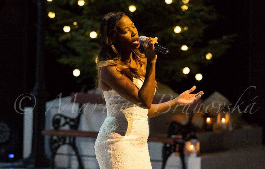 Fotenie eventov-Jamelia-na-evente-Vianocny-koncert