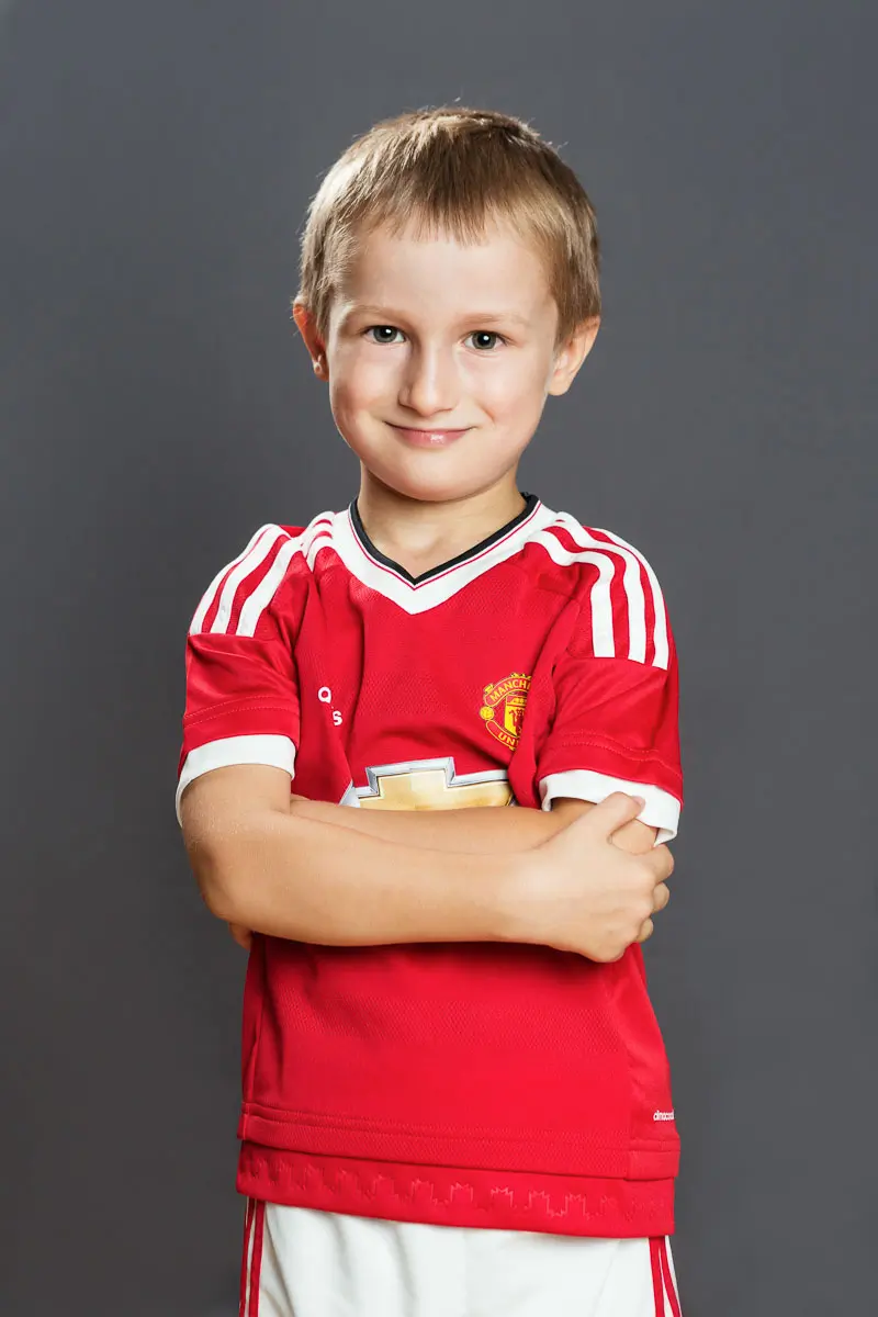 fotenie-deti-rodiny-Detsky-fotograf-portret-maly-futbalista