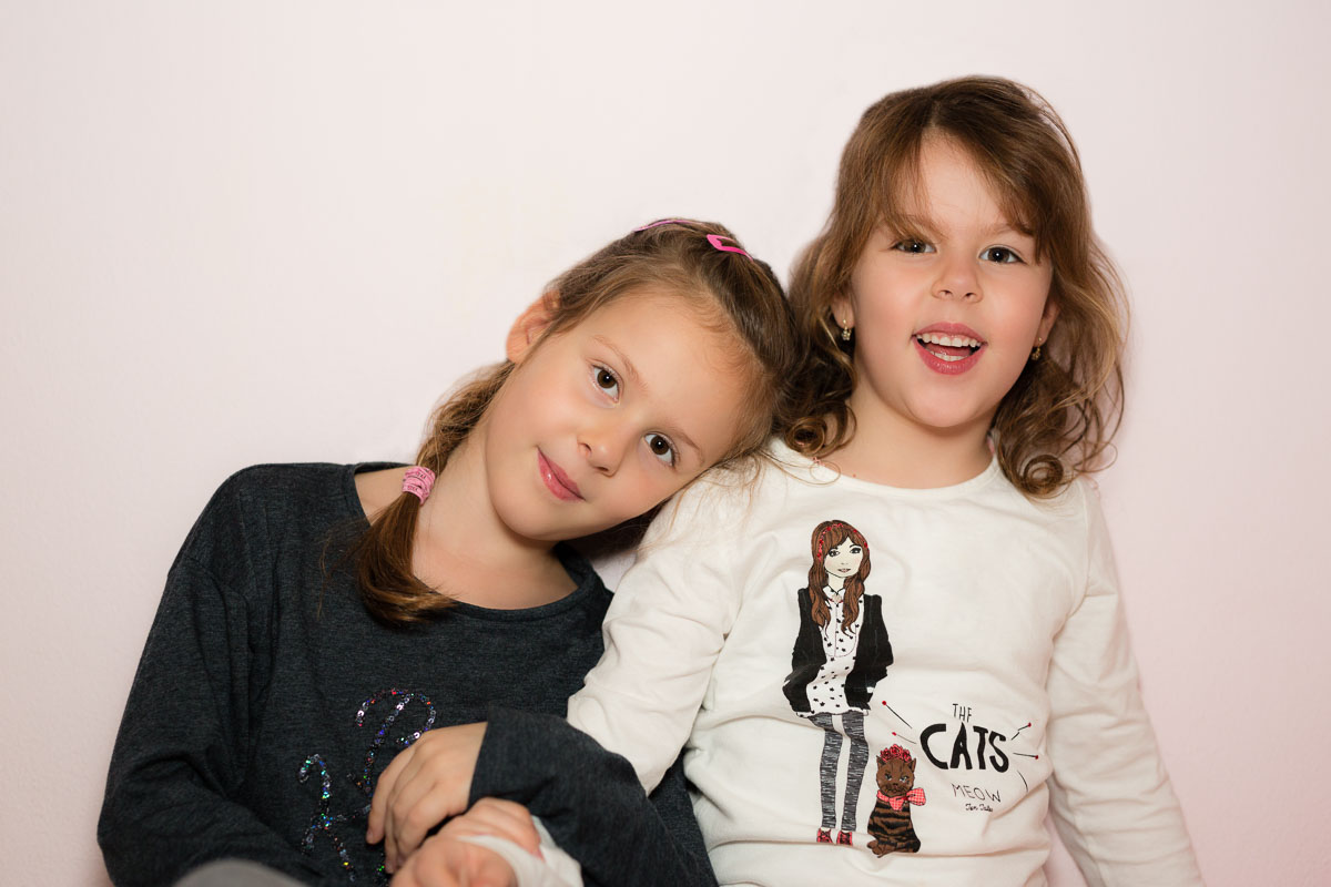 Rodinne-portrety-rodinny-fotograf-sestry