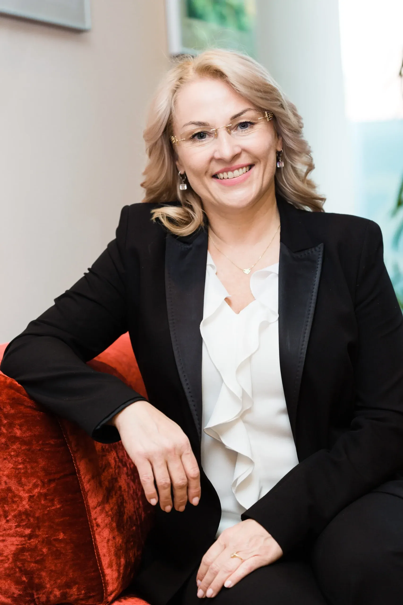  uvoľnený biznis portrét ženy