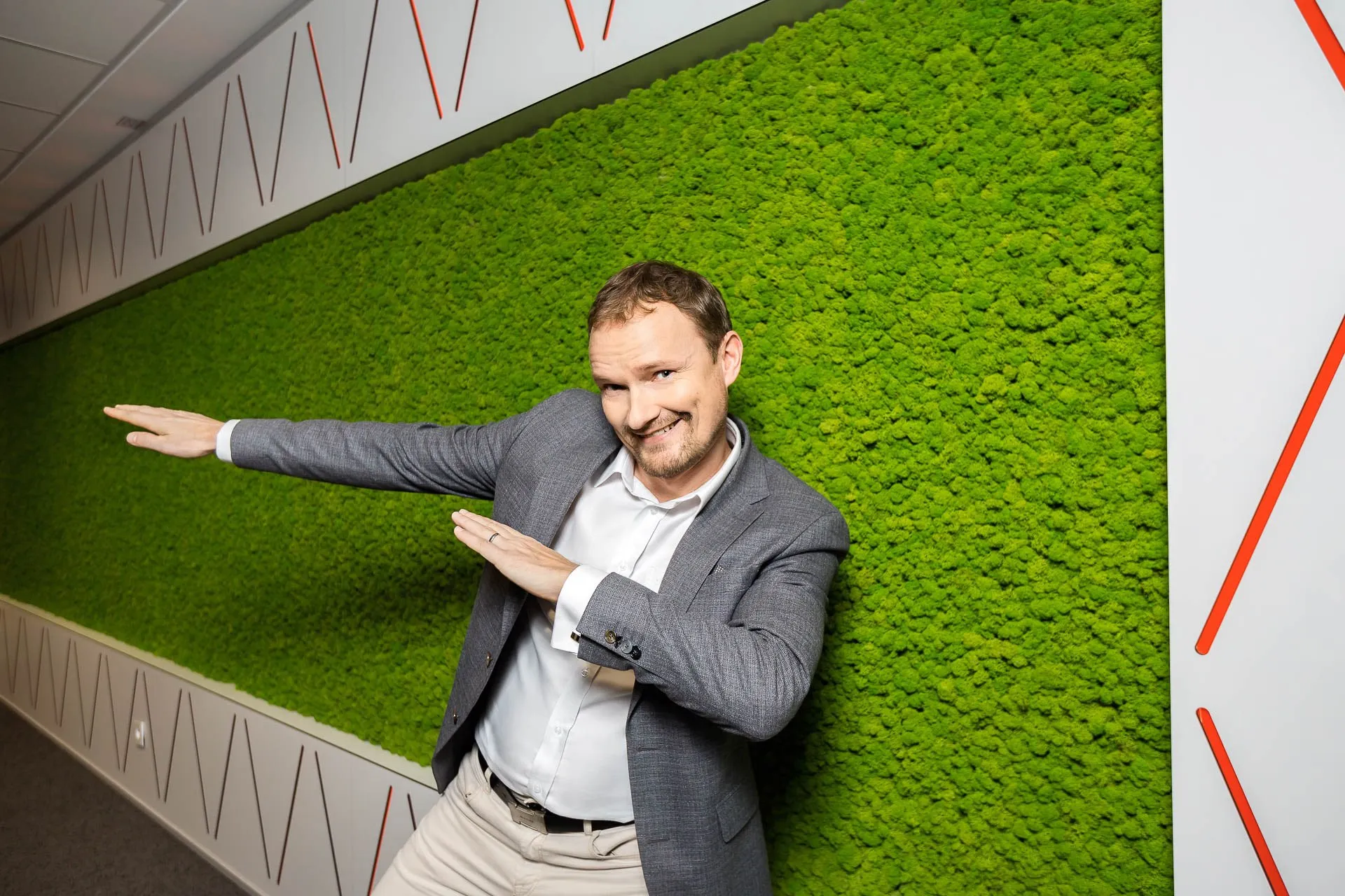 biznis-portret-muz-funny-portretne-fotenie-fotograf-Bratislava